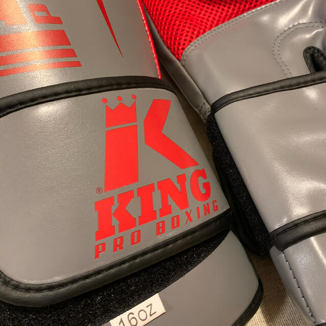 KING Proboxing　１６オンスグローブ　revo ３　 スポーツ/アウトドアのスポーツ/アウトドア その他(格闘技/プロレス)の商品写真