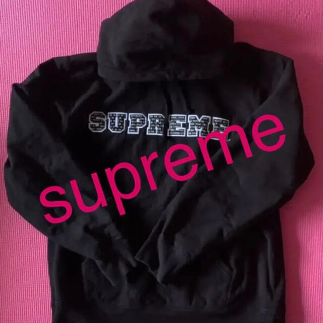 supreme 黒パーカー　Largeサイズ