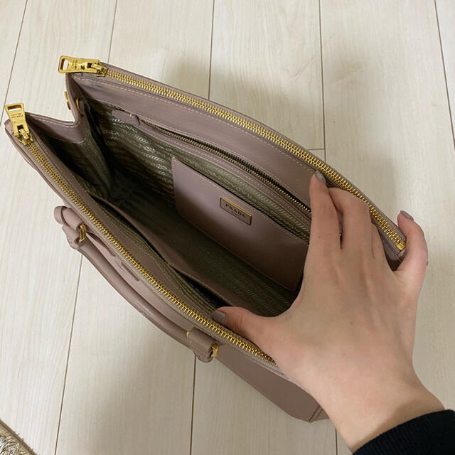 PRADA(プラダ)のPRADA サフィアーノ カメオ レディースのバッグ(ショルダーバッグ)の商品写真