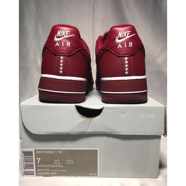 NIKE(ナイキ)のNIKE AIR FORCE 1 07 BURGUNDY 25.0cm メンズの靴/シューズ(スニーカー)の商品写真