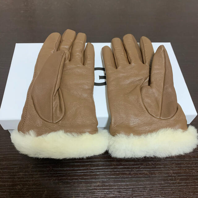 UGG 手袋　新品未使用