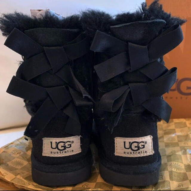 UGG(アグ)の☆ ahiru様専用☆UGG BAILEY BOW 黒　10 キッズ/ベビー/マタニティのキッズ靴/シューズ(15cm~)(ブーツ)の商品写真