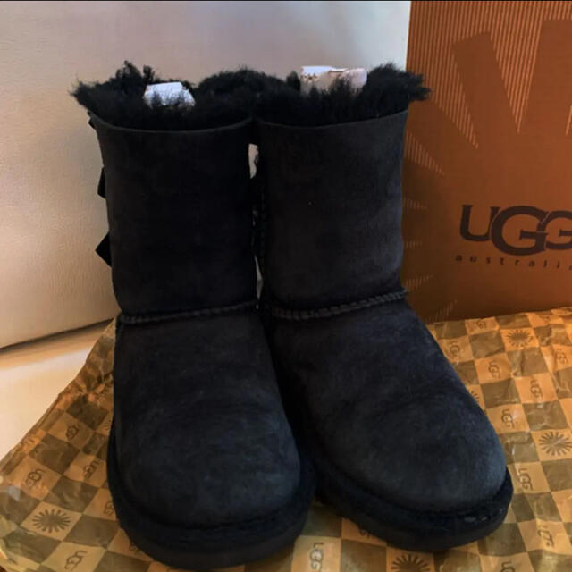 UGG(アグ)の☆ ahiru様専用☆UGG BAILEY BOW 黒　10 キッズ/ベビー/マタニティのキッズ靴/シューズ(15cm~)(ブーツ)の商品写真