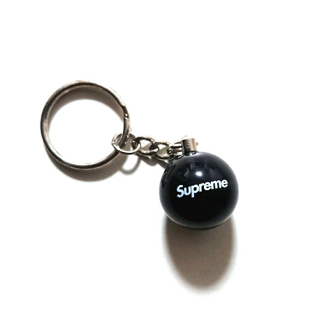 Supreme(シュプリーム)のSupreme 8-Ball Keychain メンズのファッション小物(キーホルダー)の商品写真