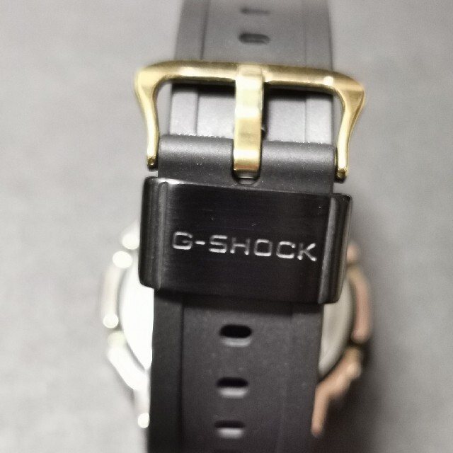 G-SHOCK(ジーショック)のdw-5600 カスタムベゼル　ピンクゴールドメタル　スワロフスキー　カスタム メンズの時計(腕時計(デジタル))の商品写真