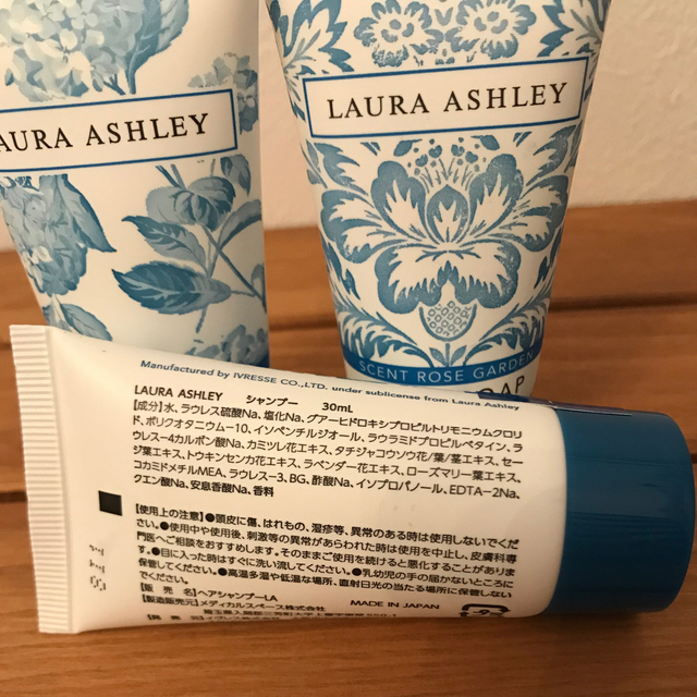 LAURA ASHLEY(ローラアシュレイ)の【未使用品】ローラアシュレイ　トラベルセット　各30ml コスメ/美容のヘアケア/スタイリング(シャンプー/コンディショナーセット)の商品写真