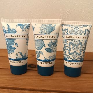 ローラアシュレイ(LAURA ASHLEY)の【未使用品】ローラアシュレイ　トラベルセット　各30ml(シャンプー/コンディショナーセット)