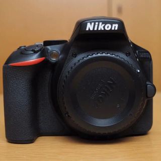 ニコン(Nikon)のニコンd5600 ボディほぼ未使用WiFiスマホに送れる(デジタル一眼)