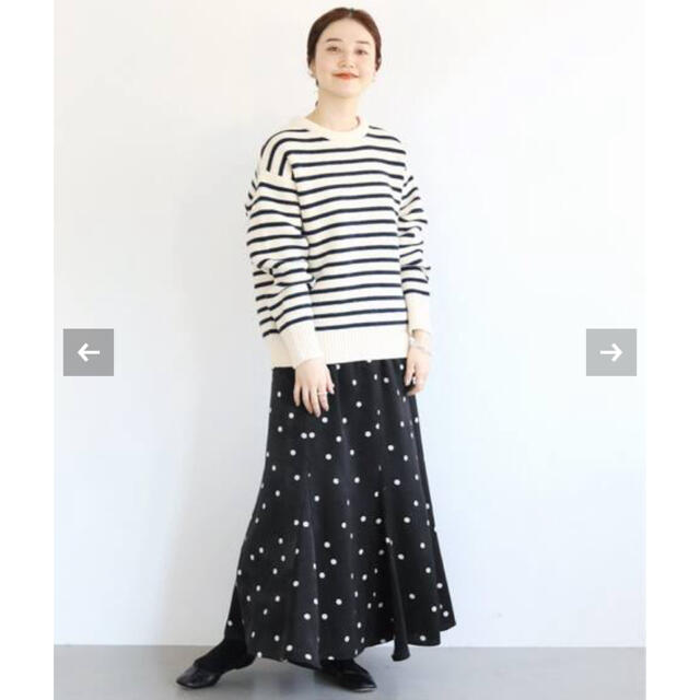 IENA(イエナ)のIENA イエナ ドットプリントランダムフレアスカート / ネイビー レディースのスカート(ロングスカート)の商品写真