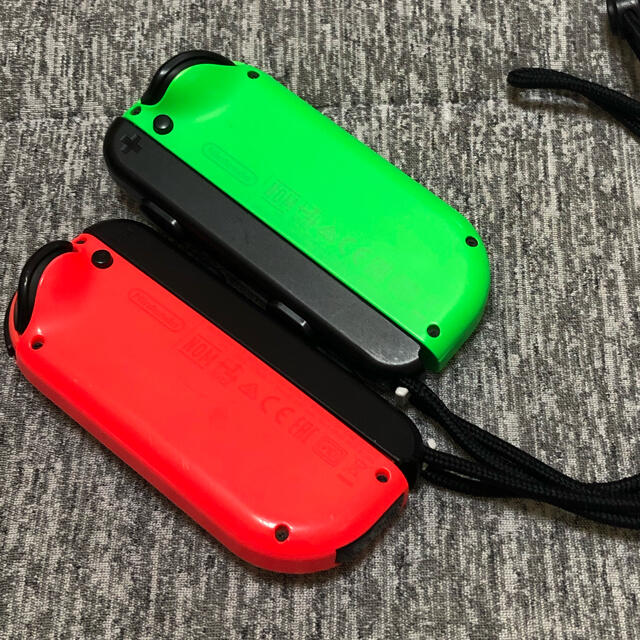 Nintendo Switch(ニンテンドースイッチ)のNintendo Switch Joy-Con ネオングリーン　ネオンレッド エンタメ/ホビーのゲームソフト/ゲーム機本体(その他)の商品写真