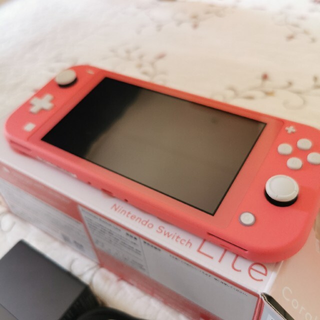 Nintendo Switch(ニンテンドースイッチ)のNintendo Switch NINTENDO SWITCH LITE コーラ エンタメ/ホビーのゲームソフト/ゲーム機本体(家庭用ゲーム機本体)の商品写真