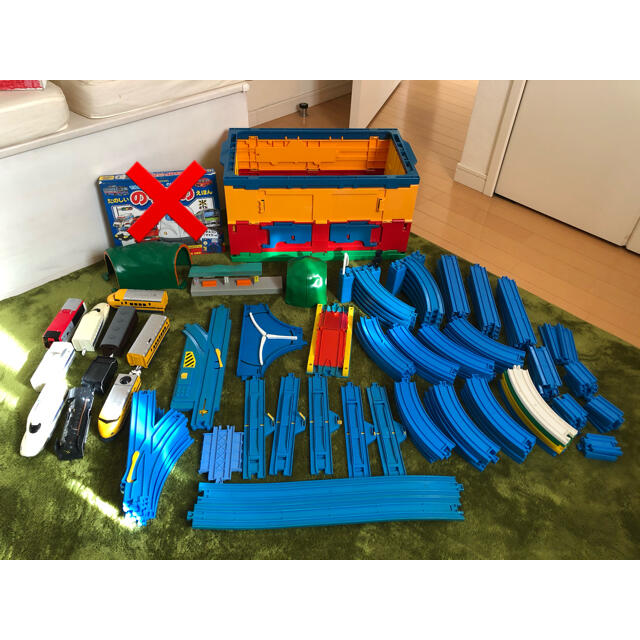 Takara Tomy(タカラトミー)のタカラトミー　プラレール　専用収納ケースとプラレールのセット エンタメ/ホビーのおもちゃ/ぬいぐるみ(鉄道模型)の商品写真