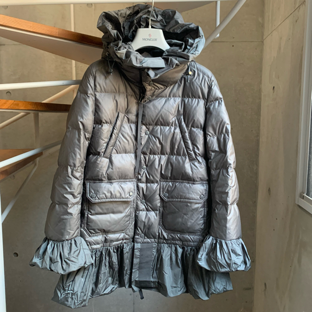 ☆専用袋・ハンガー付き☆MONCLER フリル付きダウンジャケット