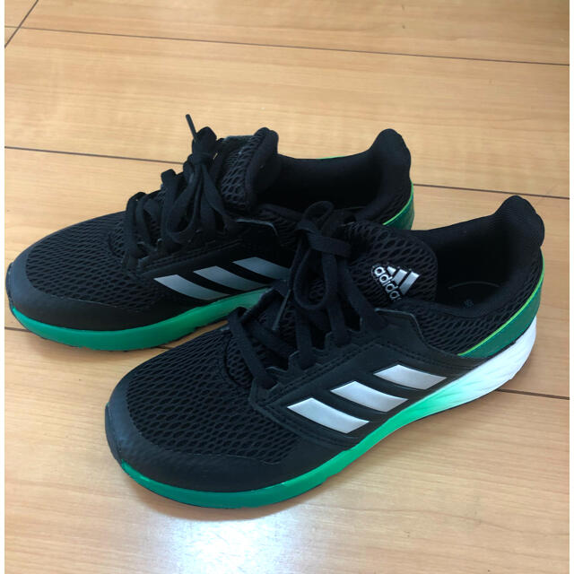 adidas(アディダス)のadidas スニーカー  21.5cm キッズ/ベビー/マタニティのキッズ靴/シューズ(15cm~)(スニーカー)の商品写真