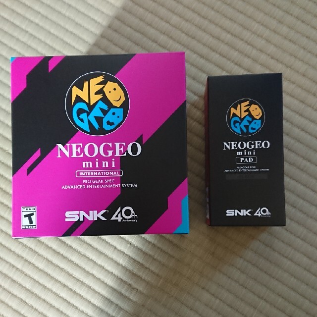 NEOGEO(ネオジオ)のネオジオミニ 新品 コントローラー セット エンタメ/ホビーのゲームソフト/ゲーム機本体(家庭用ゲーム機本体)の商品写真