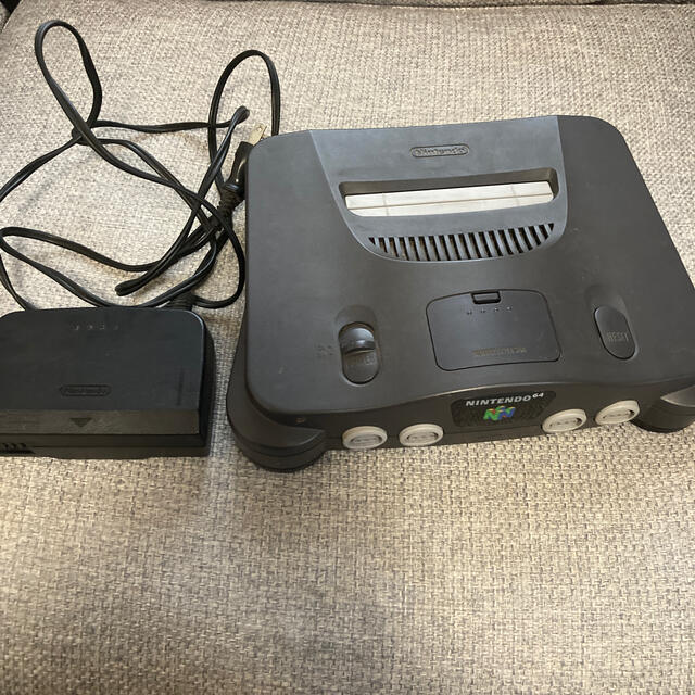 NINTENDO 64(ニンテンドウ64)の任天堂64 本体　最終SALE エンタメ/ホビーのゲームソフト/ゲーム機本体(家庭用ゲーム機本体)の商品写真