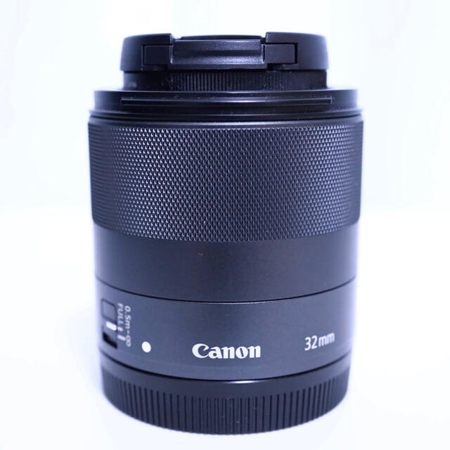 Canon(キヤノン)の【キヤノン EF-M用】EF-M32mm F1.4 STM スマホ/家電/カメラのカメラ(レンズ(単焦点))の商品写真