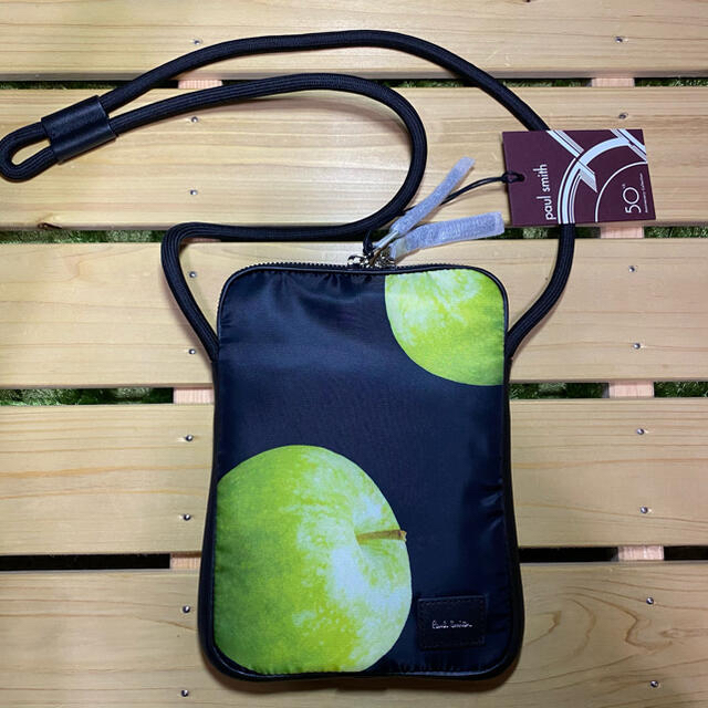 Paul Smith(ポールスミス)の【限定】20AW Apple ポシェット　Paul Smith ポールスミス メンズのバッグ(ショルダーバッグ)の商品写真