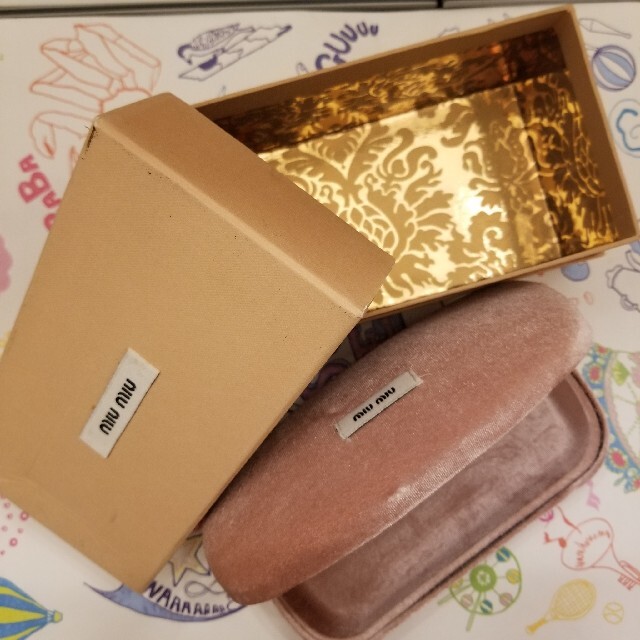 miumiu(ミュウミュウ)のMIU MIU メガネケース　♡ レディースのファッション小物(サングラス/メガネ)の商品写真