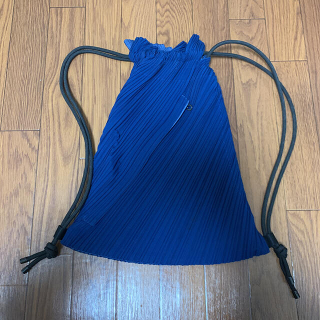 PLEATS PLEASE ISSEY MIYAKE(プリーツプリーズイッセイミヤケ)のプリーツナップサック　最終値下げ レディースのバッグ(リュック/バックパック)の商品写真