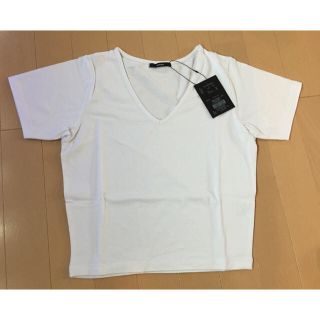 エモダ(EMODA)のショート丈VネックTシャツ(Tシャツ(半袖/袖なし))