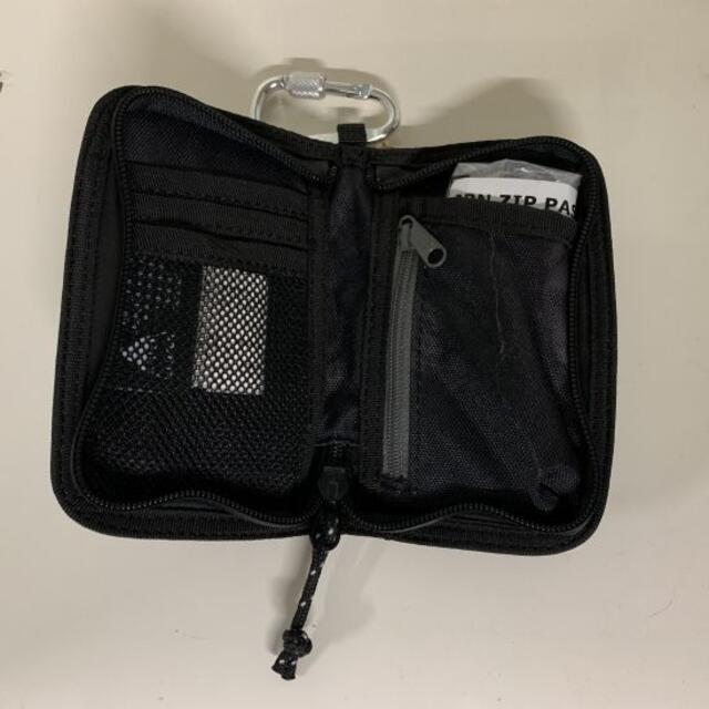 BURTON(バートン)のBURTON バートン【ZIP PASS WALLET】黒柄 日本限定パスケース スポーツ/アウトドアのスノーボード(アクセサリー)の商品写真