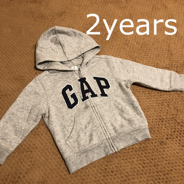 babyGAP(ベビーギャップ)のGAP 裏起毛パーカー キッズ/ベビー/マタニティのキッズ服男の子用(90cm~)(Tシャツ/カットソー)の商品写真