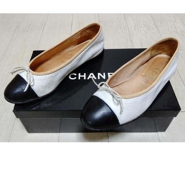 CHANEL(シャネル)のCHANEL バレエ フラット シューズ  ホワイxブラック SIZE 35.5 レディースの靴/シューズ(バレエシューズ)の商品写真