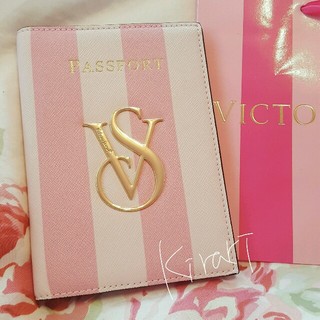 ヴィクトリアズシークレット(Victoria's Secret)のVS☆可愛いピンクパスポートケース☆(旅行用品)
