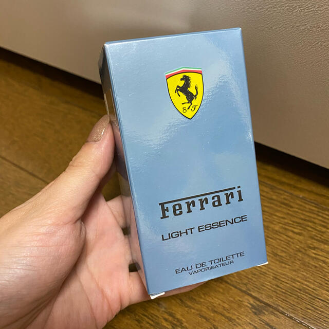 Ferrari(フェラーリ)のフェラーリ　ライトエッセンス　30ml コスメ/美容の香水(ユニセックス)の商品写真