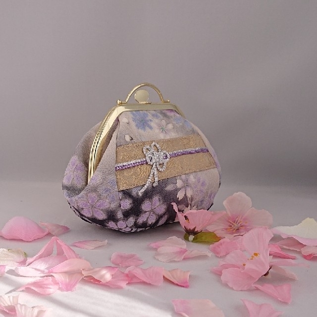 ポーチ ご予約 着物リメイクがま口 の通販 by kimono-no-kimoti がま口 公式販売 手リング付き『宝石箱のお振り袖』 ご予約 ファッション雑貨