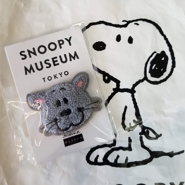 SNOOPY(スヌーピー)の新品　未開封　スヌーピーミュージアム　さがら織りバッチ エンタメ/ホビーのおもちゃ/ぬいぐるみ(キャラクターグッズ)の商品写真