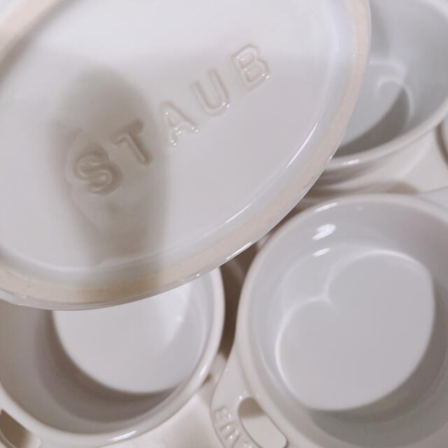 STAUB(ストウブ)のstaub セラミック　ココット　10cm ホワイト インテリア/住まい/日用品のキッチン/食器(食器)の商品写真