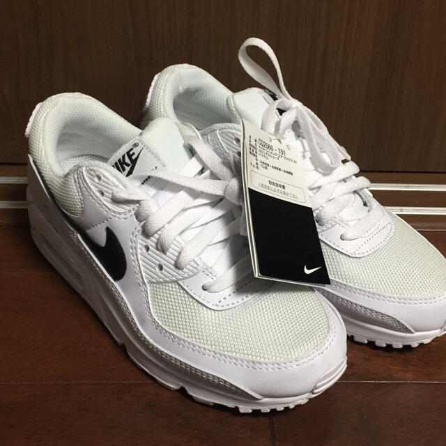 NIKE(ナイキ)のnike airmax90 24.5 新品！！ レディースの靴/シューズ(スニーカー)の商品写真