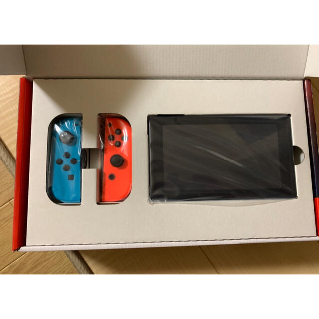 Nintendo Switch(ニンテンドースイッチ)の新品未使用★Switch本体★任天堂 エンタメ/ホビーのゲームソフト/ゲーム機本体(家庭用ゲーム機本体)の商品写真