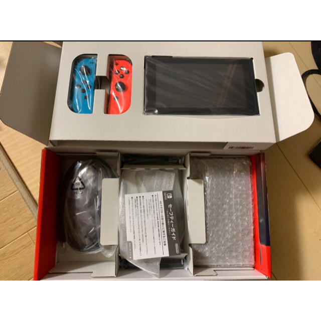 Nintendo Switch(ニンテンドースイッチ)の新品未使用★Switch本体★任天堂 エンタメ/ホビーのゲームソフト/ゲーム機本体(家庭用ゲーム機本体)の商品写真