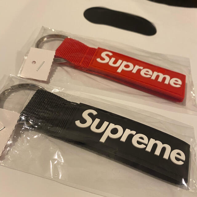 Supreme キーチェーン　2色セット