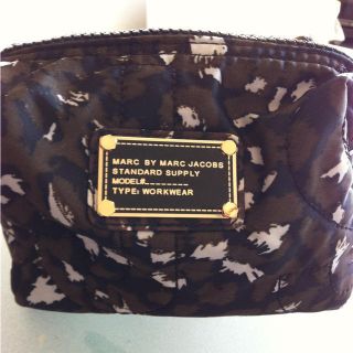 マークジェイコブス(MARC JACOBS)のマークジェイコブス〉ポーチ(クラッチバッグ)