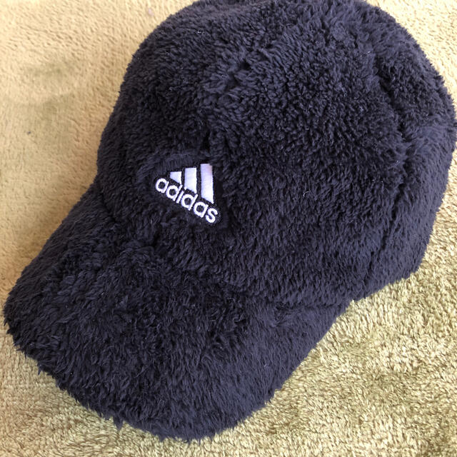 adidas(アディダス)のアディダス　ふわもこ　キャップ　黒 レディースの帽子(キャップ)の商品写真