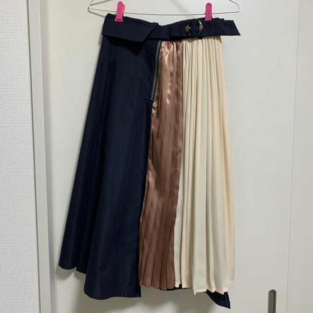 REDYAZEL(レディアゼル)の⭐︎REDYAZEL⭐︎プリーツミディアムスカート Mサイズ レディースのスカート(ひざ丈スカート)の商品写真