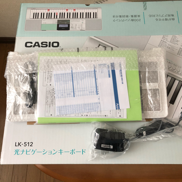 CASIO(カシオ)のCASIO（カシオ）61鍵盤　電子キーボード　LK-512 楽器の鍵盤楽器(キーボード/シンセサイザー)の商品写真