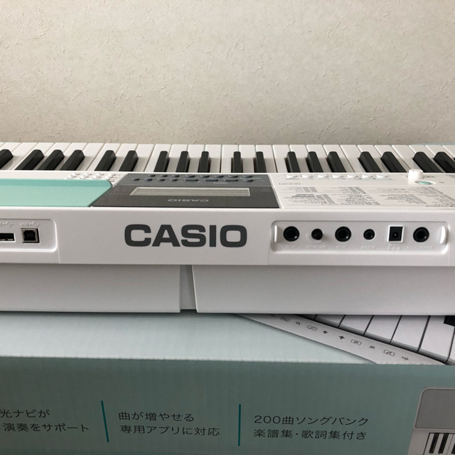 CASIO(カシオ)のCASIO（カシオ）61鍵盤　電子キーボード　LK-512 楽器の鍵盤楽器(キーボード/シンセサイザー)の商品写真