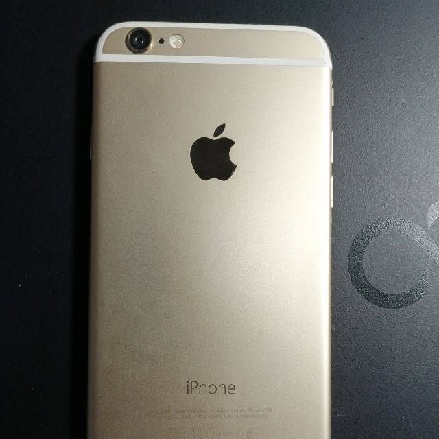 iPhone(アイフォーン)のふくもと様　iPhone6 ゴールド16GB 本体　新品手帳カバー　　 スマホ/家電/カメラのスマートフォン/携帯電話(スマートフォン本体)の商品写真