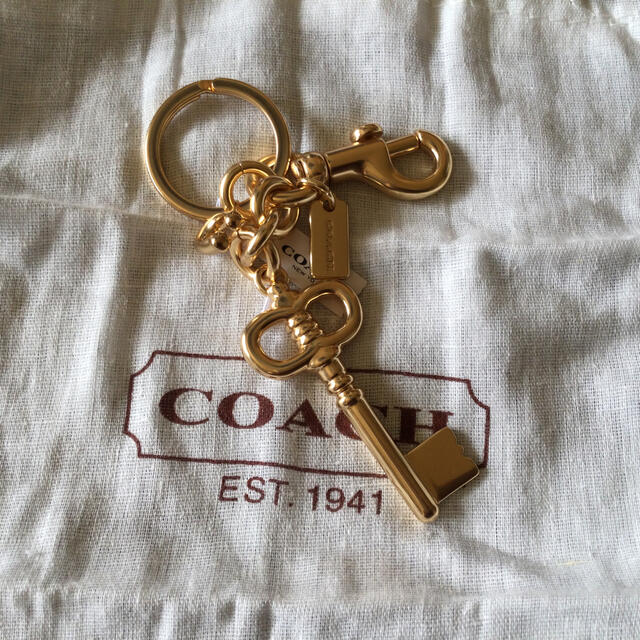 COACH(コーチ)の［新品］COACH キーホルダー ［送料込み］ レディースのファッション小物(キーホルダー)の商品写真