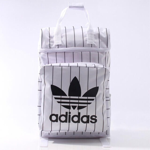 adidas(アディダス)の☆新品☆adidasオリジナルス縦ライン レディースのバッグ(リュック/バックパック)の商品写真