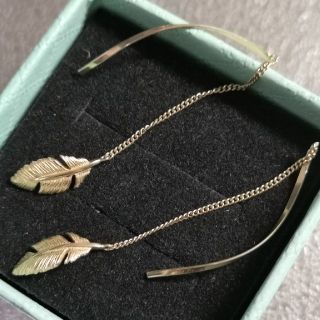 ジュエリーツツミ(JEWELRY TSUTSUMI)の《ジュエリー ツツミ》フェザー アメリカンピアス(ピアス)