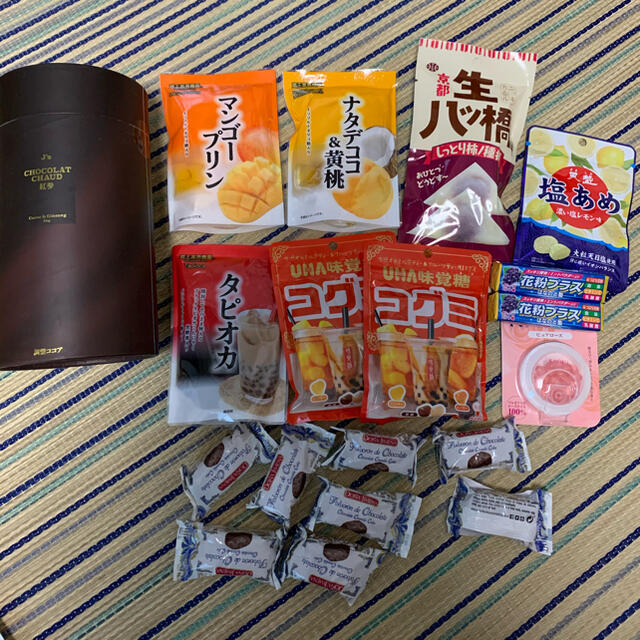 お菓子と調味料　訳あり食品の詰め合わせ 食品/飲料/酒の加工食品(インスタント食品)の商品写真