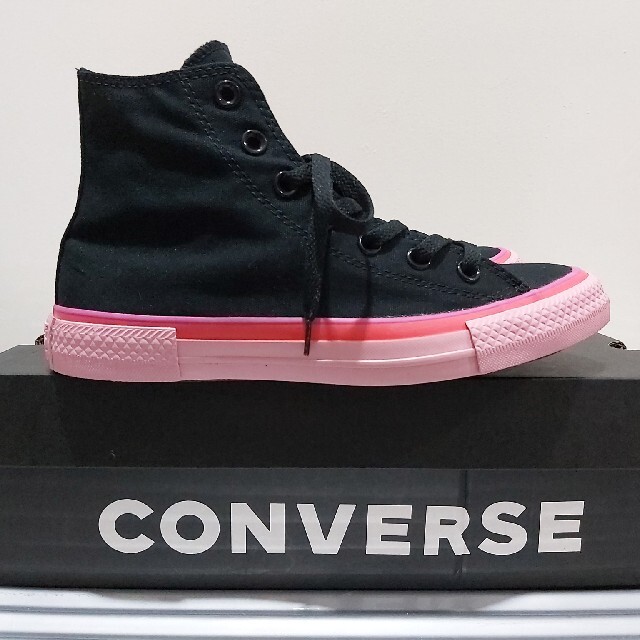 CONVERSE(コンバース)の★★1/10まで最終値下げ★★CONVERSE黒×ピンク24.5cm レディースの靴/シューズ(スニーカー)の商品写真