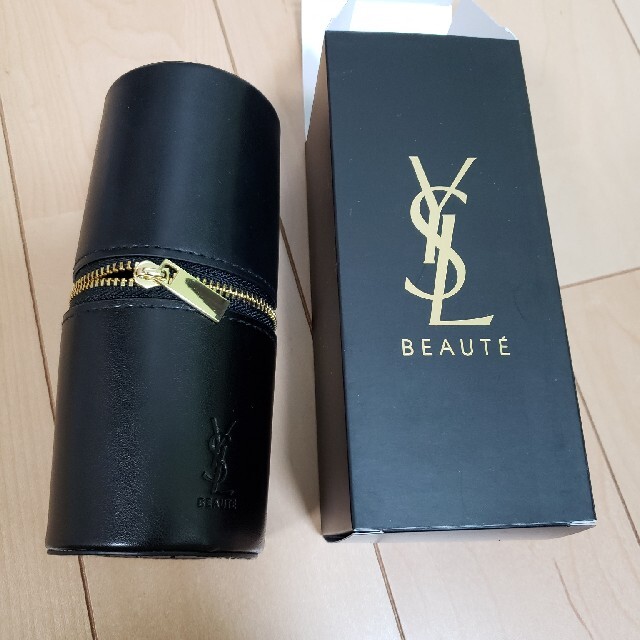 Yves Saint Laurent Beaute(イヴサンローランボーテ)の週末限定お値下げ イヴサンローラン ブラシセット コスメ/美容のキット/セット(コフレ/メイクアップセット)の商品写真
