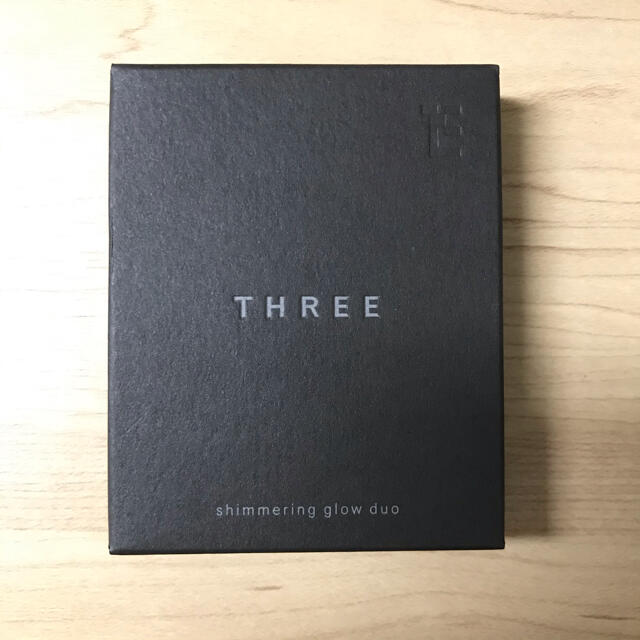THREE(スリー)のTHREE スリー シマリング グローデュオ  01  6.8g コスメ/美容のベースメイク/化粧品(フェイスカラー)の商品写真